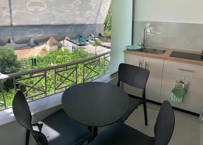 Kekezis 게스트하우스 Sarandë