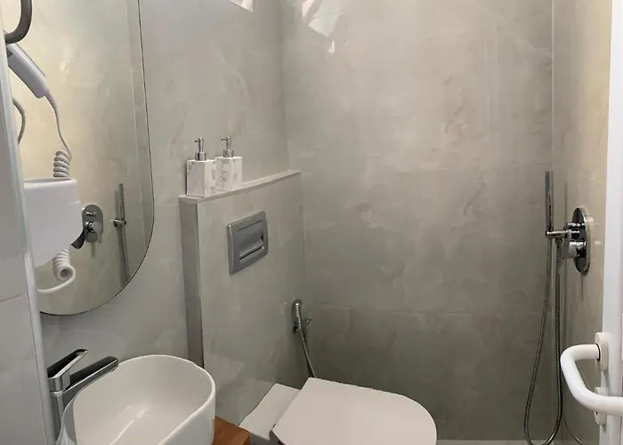 Kekezis 3* Sarandë